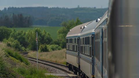 Provoz vlaků na trati mezi Plzní a Strakonicemi byl přerušen z důvodu nálezu mrtvoly u trati