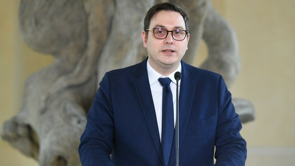 Koaliční poslanci dnes na mimořádné schůzi Sněmovny navrhnou usnesení zahrnující základní bezpečnostní principy