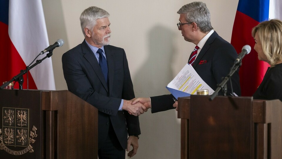 Prezident, zástupci koalice i opozičního hnutí ANO budou dnes jednat na Hradě o reformě penzí