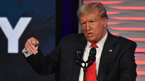 Americký exprezident Donald Trump i nadále rozdmýchává strach z imigrantů, ve svém projevu je opět označil za zvířata