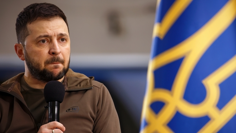 Pokud budou ruské útoky pokračovat ve stejné intenzitě, Ukrajině začne hrozit nedostatek raket, uvedl Zelensky