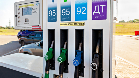 Rusko žádá Kazachstán, aby byl připraven jim v případě nedostatku dodat benzín, uvedla agentura Reuters