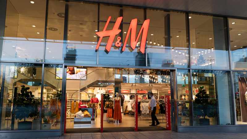 Dodavatelé módních gigantů H&M a Inditex zřejmě používali bavlnu, jež je spojena s odlesňováním