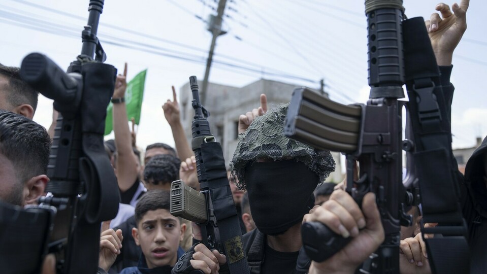 Řada zemí, včetně ČR, dnes varovala své občany před cestováním do Íránu, Izraele a dalších blízkovýchodních zemí