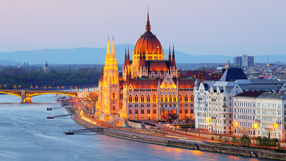 Tisíce lidí vyšly do ulic maďarské metropole Budapešti na protest proti vládě premiéra Viktora Orbána