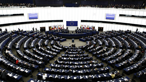 Místa europoslanců za ČR by chtěly obsadit desítky bývalých členů vlády a Parlamentu