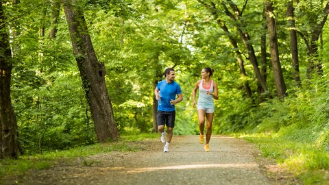 Rekreační sportovci, kteří se po zimní pauze vrací ke sportu, by v těchto dnech měli být opatrní, radí odborníci 