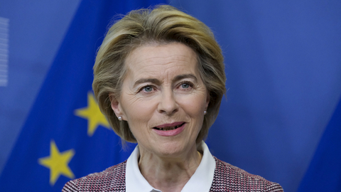 Ursula von der Leyenová dnes přicestuje na jednodenní návštěvu Prahy, setká se s politiky