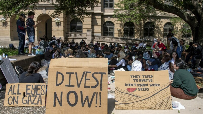 Kolumbijská univerzita v NY začala podmíněně vylučovat protestující studenty, kteří do pondělního ultimáta neukončili protesty