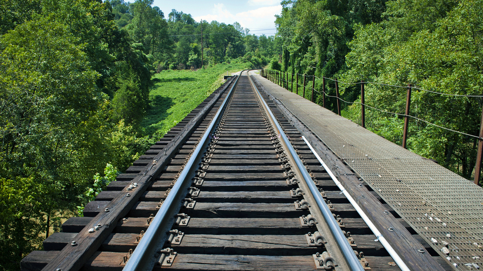 Provoz na železničním koridoru mezi Poříčany a Českým Brodem dnes nález člověka v kolejišti