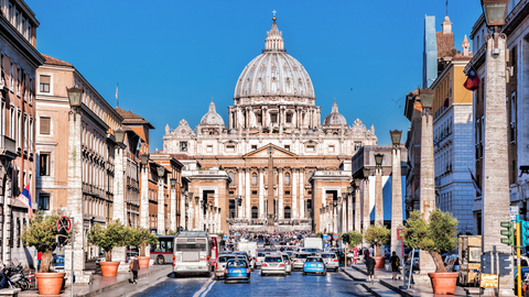 Při vstupu do Vatikánu policie zadržela faráře z ČR, který měl u sebe v tašce zbraň, dva nože a šroubovák