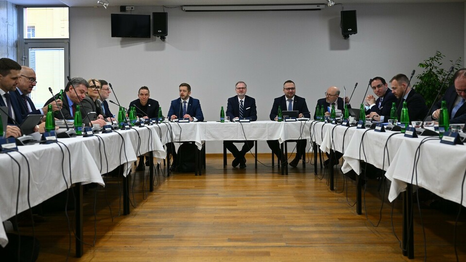 Na dnešním zasedání vláda projedná zákon o podpoře bydlení či program asistovaného návratu Ukrajinců