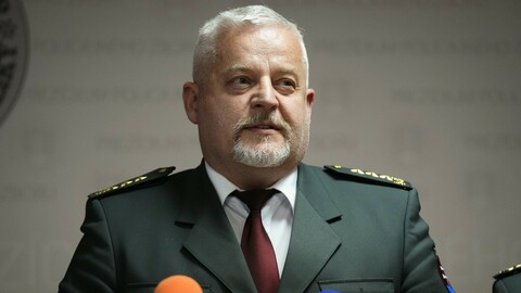 Zdravotní stav postřeleného premiéra Fica je stabilizovaný, ale vážný, uvedl ministr obrany Kaliňák