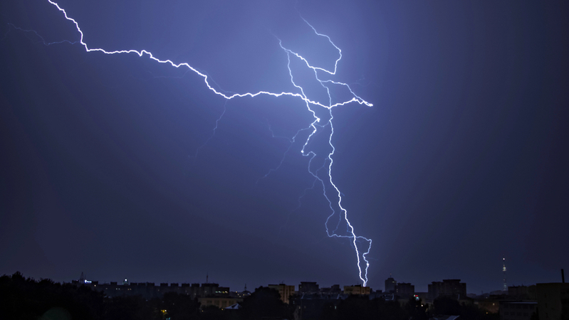 Zásah blesku si v Drážďanech vyžádal deset zraněných, z nichž dva museli záchranáři oživovat