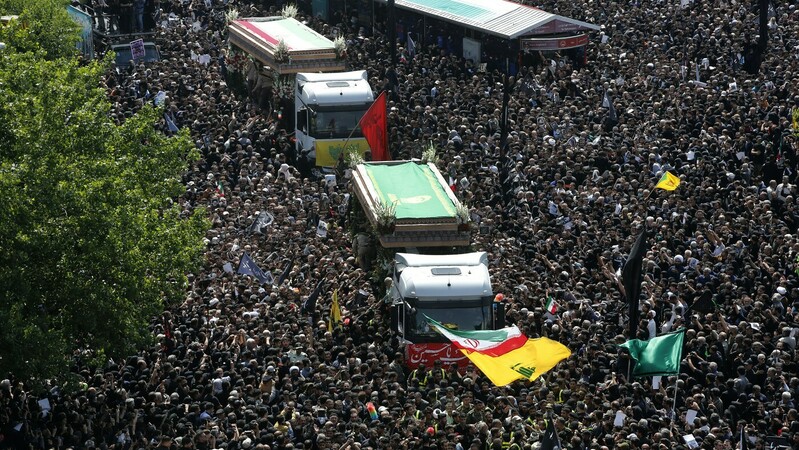 Íránci se loučí s prezidentem Raísím, obřad zahájil duchovní vůdce Chameneí