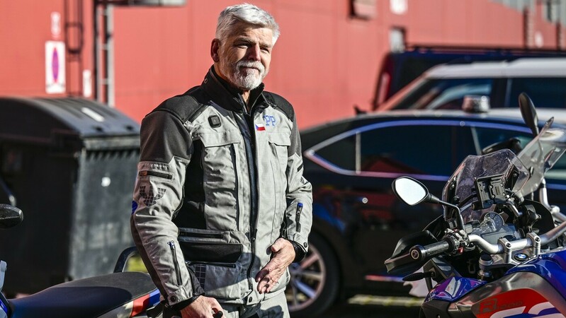 Prezident Pavel se zranil na motorce, zranění nejsou vážná, je na pozorování v ÚVN