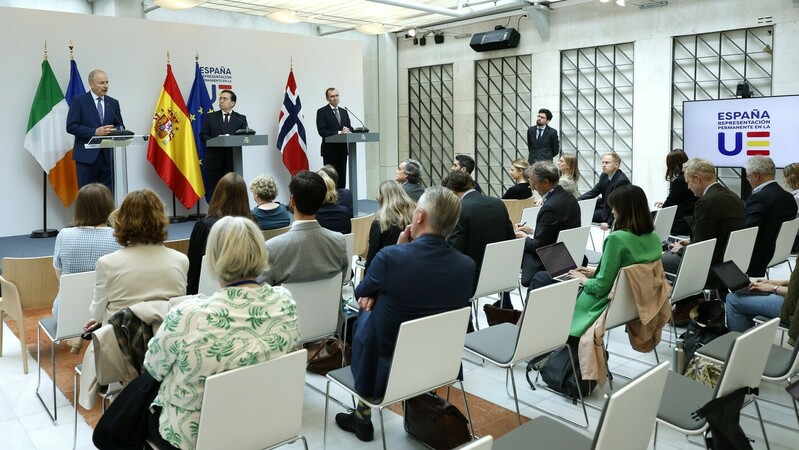 Ministři zahraničí členských zemí EU budou dnes řešit další pomoc Ukrajině, předmětem jednání bude také situace na Blízkém východě