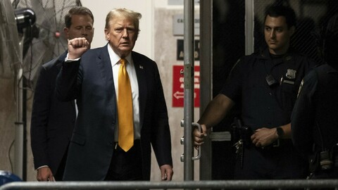 U soudu v NY skončily závěrečné řeči v procesu s exprezidentem Trumpem, nyní bude jednat porota