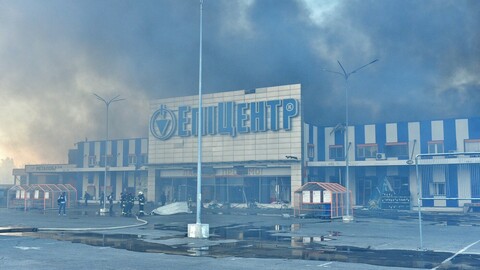 Záchranáři ukončili pátrací práce v zasaženém hypermarketu v Charkově, útok si vyžádal 19 mrtvých
