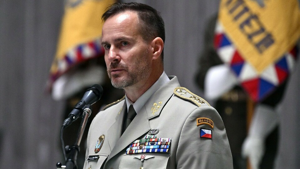 Černochová kritizovala komunikaci s náčelníkem generálního štábu Řehkou, profesionální vztahy má ale za dobré