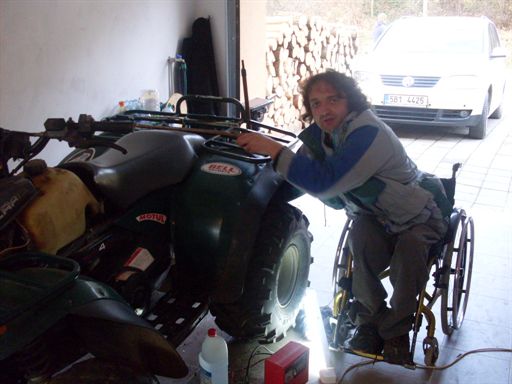 Dušan přes své postižení postavil dům, zasadil strom a zplodil dvě krásné děti ČESKÉ MILOVÁNÍ - O LÁSCE HANDICAPOVANÝCH